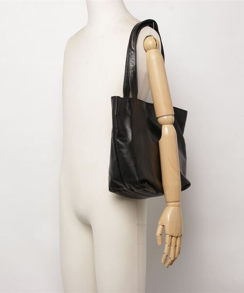 TASINAMI(タシナミ)の「TASINAMI シュリンクレザーショルダーバック (CO-2029)(ショルダーバッグ・レディース・カーキ/イエロー/オレンジ/ボルドー/ブラック/ベージュ・FREE)」の7枚目の写真