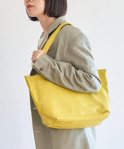 TASINAMI(タシナミ)の「TASINAMI シュリンクレザーショルダーバック (CO-2029)(ショルダーバッグ・レディース・カーキ/イエロー/オレンジ/ボルドー/ブラック/ベージュ・FREE)」の12枚目の写真