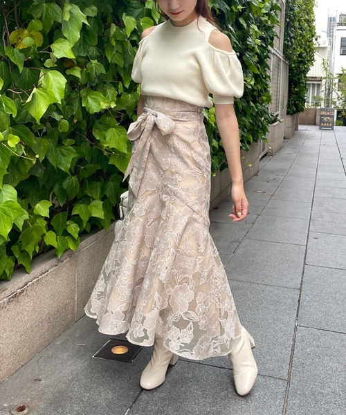 one after another NICE CLAUP（ワンアフターアナザーナイスクラップ）の「バックレースアップ肌見せ肩あきニット（ニット/セーター・レディース・オフホワイト/レッド/ブラウン/ベージュ・FREE）」の13枚目の写真