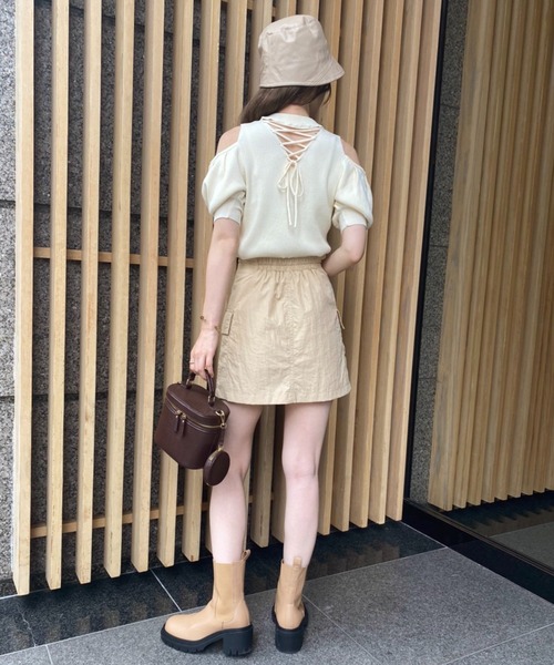 one after another NICE CLAUP（ワンアフターアナザーナイスクラップ）の「バックレースアップ肌見せ肩あきニット（ニット/セーター・レディース・オフホワイト/レッド/ブラウン/ベージュ・FREE）」の21枚目の写真