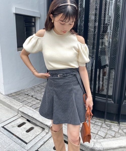 one after another NICE CLAUP（ワンアフターアナザーナイスクラップ）の「バックレースアップ肌見せ肩あきニット（ニット/セーター・レディース・オフホワイト/レッド/ブラウン/ベージュ・FREE）」の15枚目の写真