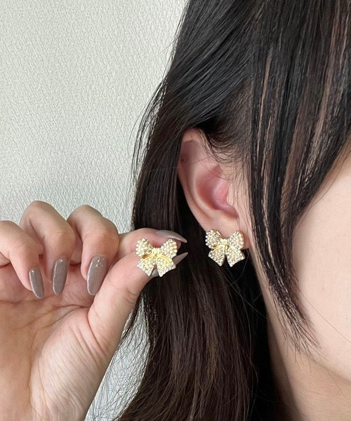 fiere(フィエール)の「ポイントキュートなピアス(ピアス(両耳用)・レディース・ホワイト/ゴールド/ゴールド系その他・FREE)」の3枚目の写真