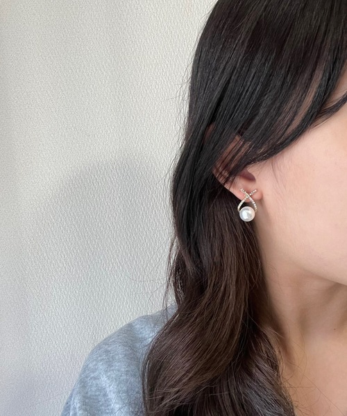 fiere(フィエール)の「ポイントキュートなピアス(ピアス(両耳用)・レディース・ホワイト/ゴールド/ゴールド系その他・FREE)」の6枚目の写真