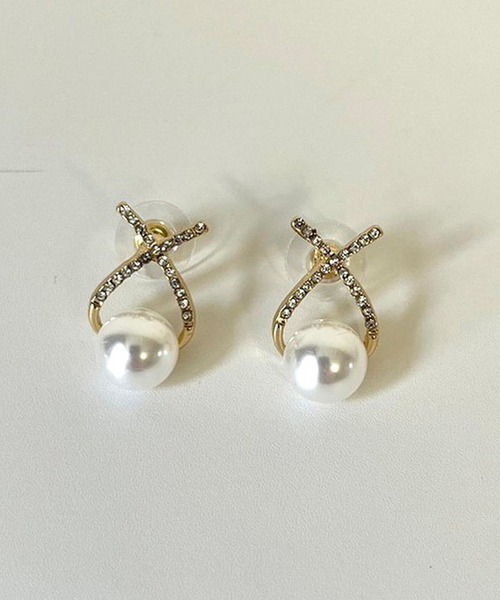 fiere(フィエール)の「ポイントキュートなピアス(ピアス(両耳用)・レディース・ホワイト/ゴールド/ゴールド系その他・FREE)」の7枚目の写真