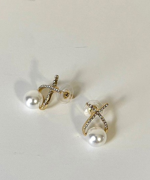fiere(フィエール)の「ポイントキュートなピアス(ピアス(両耳用)・レディース・ホワイト/ゴールド/ゴールド系その他・FREE)」の9枚目の写真