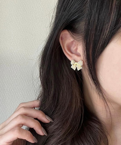 fiere(フィエール)の「ポイントキュートなピアス(ピアス(両耳用)・レディース・ホワイト/ゴールド/ゴールド系その他・FREE)」の14枚目の写真
