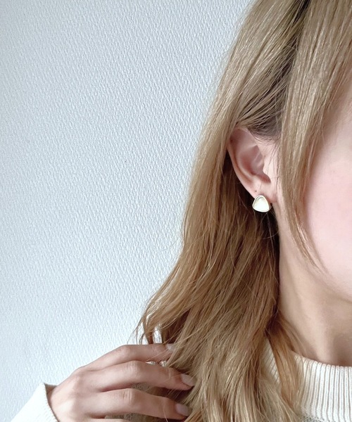 fiere(フィエール)の「ポイントキュートなピアス(ピアス(両耳用)・レディース・ホワイト/ゴールド/ゴールド系その他・FREE)」の21枚目の写真