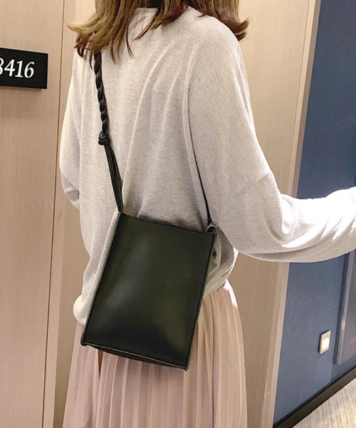 Dalfwin（ダールフィン）の「スクエアショルダーバッグ（ショルダーバッグ・レディース・ブラック/グリーン/アイボリー・ONE SIZE）」の11枚目の写真