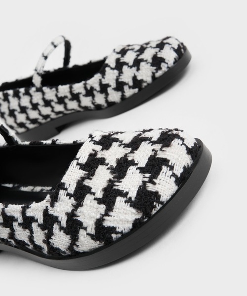 CHARLES & KEITH（チャールズ & キース）の「メタリック