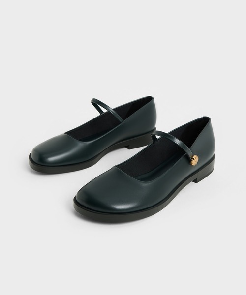 CHARLES & KEITH（チャールズ & キース）の「メタリック