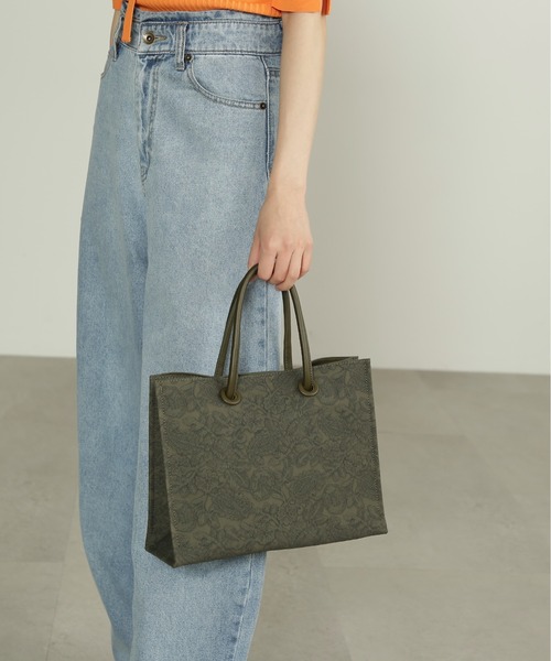 FREE'S MART（フリーズマート）の「◇エンボスペイズリーバッグ（トートバッグ・レディース・ブラウン/ブラック/ホワイト/カーキ・ﾌﾘ-）」の10枚目の写真