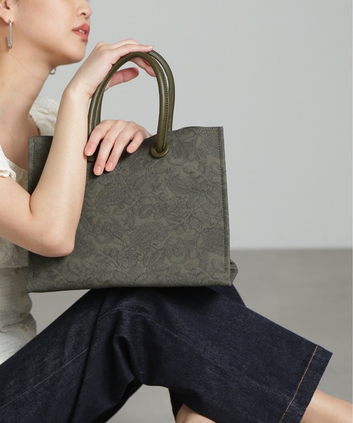 FREE'S MART（フリーズマート）の「◇エンボスペイズリーバッグ（トートバッグ・レディース・ブラウン/ブラック/ホワイト/カーキ・ﾌﾘ-）」の6枚目の写真