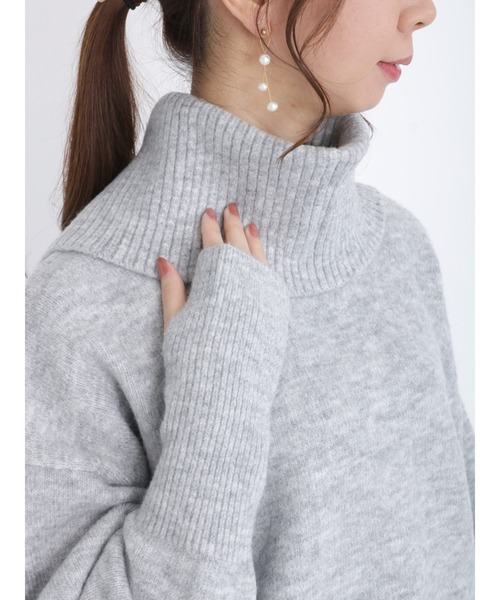 Te chichi(テチチ)の「スヌード付クルーネックニット(ニット/セーター・レディース・ネイビー/ベージュ/グレー・フリ-)」の2枚目の写真