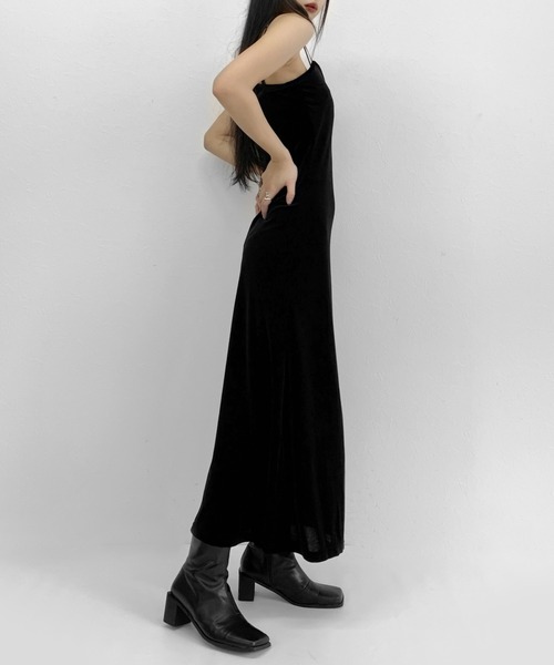 LVEU.（ラブユ.）の「【LVEU.】ベロアキャミソールワンピース / ワンピース きれいめ ワンピ キャミソール キャミ ロング タイト キャミワンピ ベロア 起毛 ブラック（ワンピース・レディース・ブラック・FREE）」の10枚目の写真