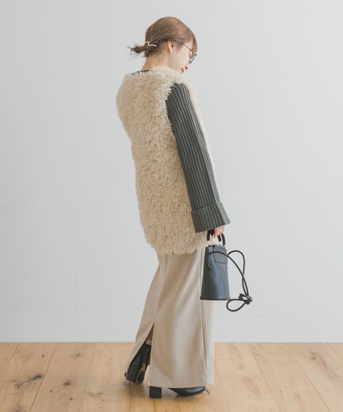 ITEMS URBANRESEARCH(アイテムズ アーバンリサーチ)の「ファーベスト(ベスト・レディース・チャコールグレー/ベージュ・FREE)」の7枚目の写真