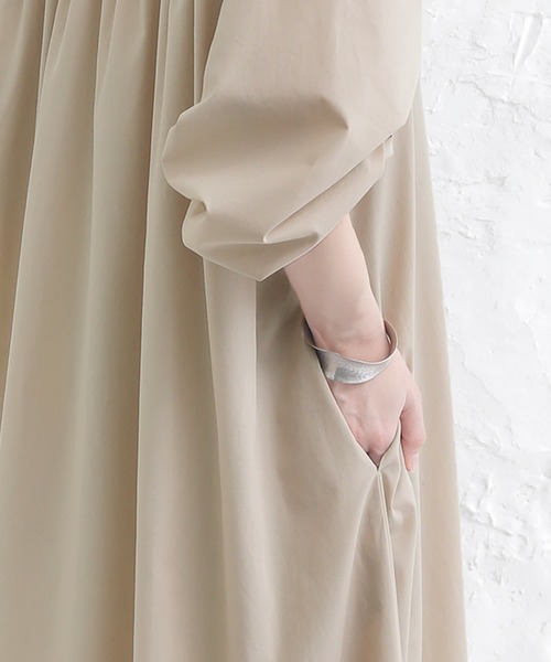 n'OrLABEL（ノアールレーベル）の「『バックギャザースキッパーシャツワンピース』（シャツワンピース・レディース・ベージュ/ブラック/グリーン・FREE）」の4枚目の写真