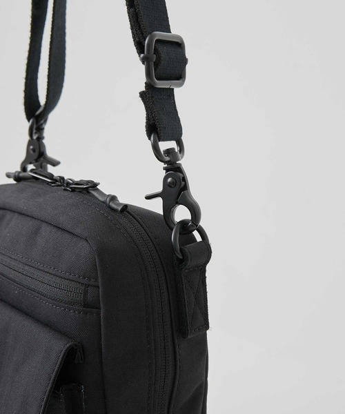 Right-on(ライトオン)の「ナイロンOXミニショルダーバッグ(ショルダーバッグ・メンズ・グレー/ブラック・ONE SIZE)」の4枚目の写真