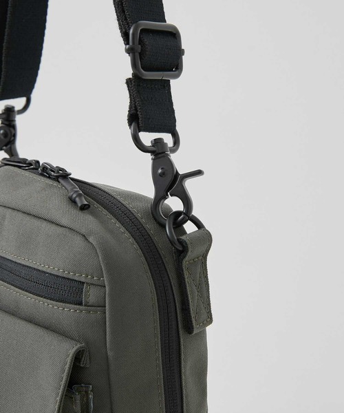 Right-on(ライトオン)の「ナイロンOXミニショルダーバッグ(ショルダーバッグ・メンズ・グレー/ブラック・ONE SIZE)」の5枚目の写真