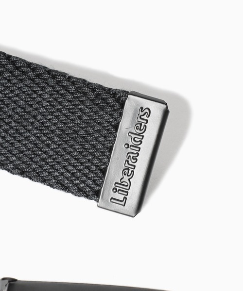Liberaiders（リベレイダース）の「Liberaiders/リベレイダース EMBOSS LOGO BELT ガチャベルト ロゴベルト（ベルト・メンズ・グレー/ブラック・FREE）」の4枚目の写真