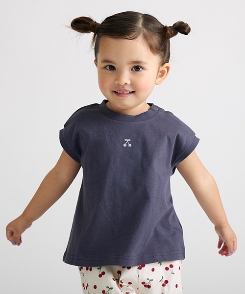 petit main(プティマイン)の「【一部店舗でも取り扱いあり】【プティプラ】AラインTシャツ(Tシャツ/カットソー・キッズ・イエロー/ピンク/ライトブルー/オフホワイト/ラベンダー/ライトピンク/チャコール/ライトグレー・100cm/110cm/120cm/140cm/90cm/130cm)」の3枚目の写真