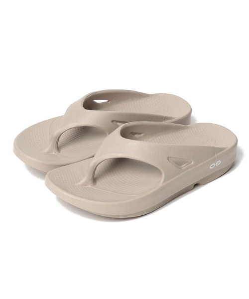 OOFOS（ウーフォス）の「【OOFOS（ウーフォス）】 OOriginal/サンダル（サンダル・レディース・ブラック/サンドベージュ・23/24/25）」の2枚目の写真