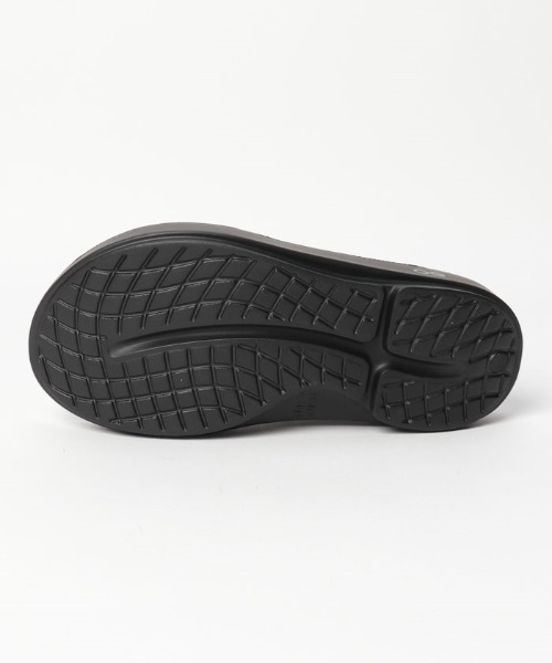 OOFOS（ウーフォス）の「【OOFOS（ウーフォス）】 OOriginal/サンダル（サンダル・レディース・ブラック/サンドベージュ・23/24/25）」の8枚目の写真