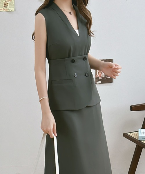 ECLIN(エクラン)の「ペプラムベルト付Vネックノースリーブワンピース(ワンピース・レディース・カーキ/ブラウン/ブラック/ベージュ・M/L)」の4枚目の写真