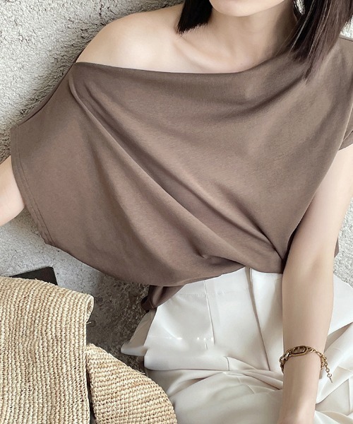 deux amour(ドゥーザムール)の「オフショルシンプルフレンチTシャツ(Tシャツ/カットソー・レディース・ブラック/ホワイト/モカ/グリーン・FREE)」の1枚目の写真