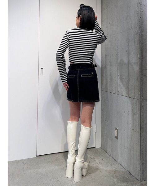 GYDA(ジェイダ)の「【WEB限定】GYDAxDC HIGHNECK ロンT(Tシャツ/カットソー・レディース・ブラック/その他1・FREE)」の4枚目の写真