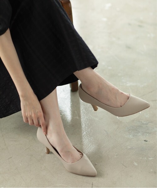 OPAQUE.CLIP(オペークドットクリップ)の「【抗菌防臭加工/7cmヒール】ベーシックパンプス/通勤・セレモニー対応(パンプス・レディース・ブラック/ベージュ/ベージュ系/ブラック系・25/30/35/40/45/50)」の2枚目の写真
