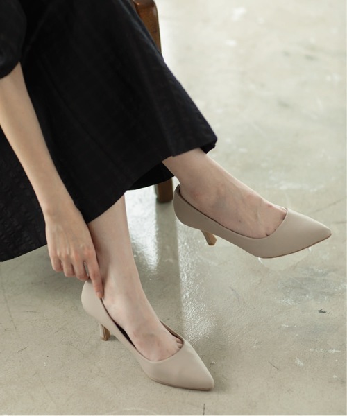 OPAQUE.CLIP(オペークドットクリップ)の「【抗菌防臭加工/7cmヒール】ベーシックパンプス/通勤・セレモニー対応(パンプス・レディース・ブラック/ベージュ/ベージュ系/ブラック系・25/30/35/40/45/50)」の4枚目の写真