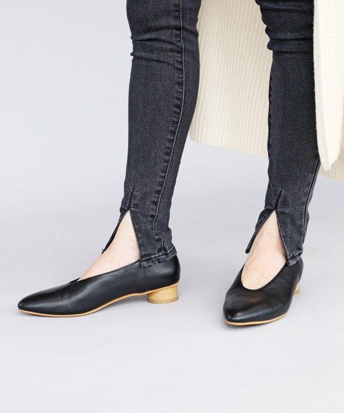 RiiiKa（リーカ）の「【RiiiKa/リーカ】ラウンドヒールＵカットパンプス（パンプス・レディース・ブラウン/アイボリー/ブラック・S/M/L/LL）」の2枚目の写真