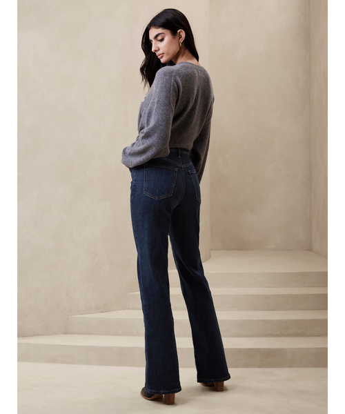 Banana Republic（バナナリパブリック）の「リラックス フレアジーンズ（デニムパンツ・レディース・インディゴブルー・26/25/27/24）」の2枚目の写真