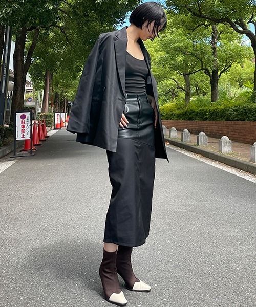 3色 セミロング丈 レザー風 Aライン スカート 切替 美シルエット SEN TOKYO(セントーキョー)の「レザー美シルエット。異素材