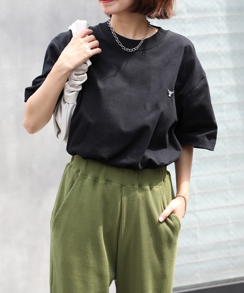 HANES(ヘインズ)の「【Hanes】BEEFY T-SHIRT 1P ワンポイントロゴ刺繍(Tシャツ/カットソー・メンズ・ブラック/ホワイト・L/M/XL)」の2枚目の写真
