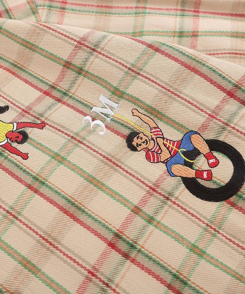 HOOK(フック)の「【HOOK】レトロ調人物刺繍チェック柄長袖シャツ(シャツ/ブラウス・メンズ・ベージュ/グリーン・L/XL/M)」の8枚目の写真