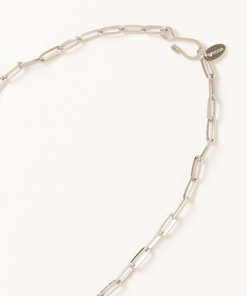 TOGA(トーガ)の「FRINGE CHAIN NECKLACE(ネックレス・レディース・ブラック/ホワイト・ONE SIZE)」の3枚目の写真