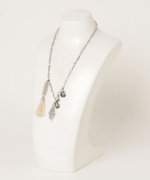 TOGA(トーガ)の「FRINGE CHAIN NECKLACE(ネックレス・レディース・ブラック/ホワイト・ONE SIZE)」の4枚目の写真