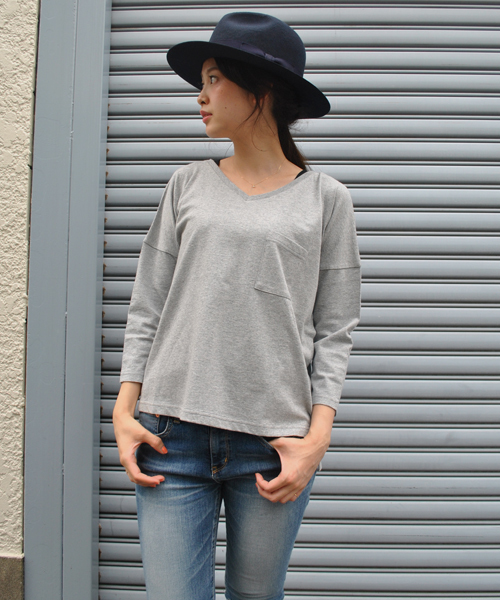 MILKFED.(ミルクフェド)の「V-NECK POCKET H/S TEE(Tシャツ/カットソー・レディース・ホワイト/ブラック/アッシュ・ONE SIZE)」の3枚目の写真