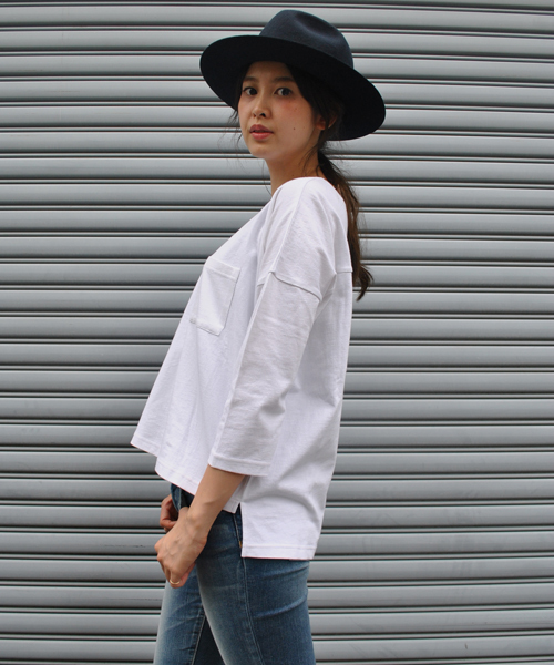 MILKFED.(ミルクフェド)の「V-NECK POCKET H/S TEE(Tシャツ/カットソー・レディース・ホワイト/ブラック/アッシュ・ONE SIZE)」の4枚目の写真