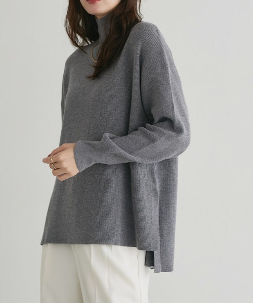 Pierrot（ピエロ）の「[吸湿発熱] ハイネックサイドスリットニット（ニット/セーター・レディース・ブラック系その他/杢グレー/アイボリー/グリーン系その他/ブラック/ホワイト×ブラック/ブルー系その他/ピンク・L/M）」の5枚目の写真