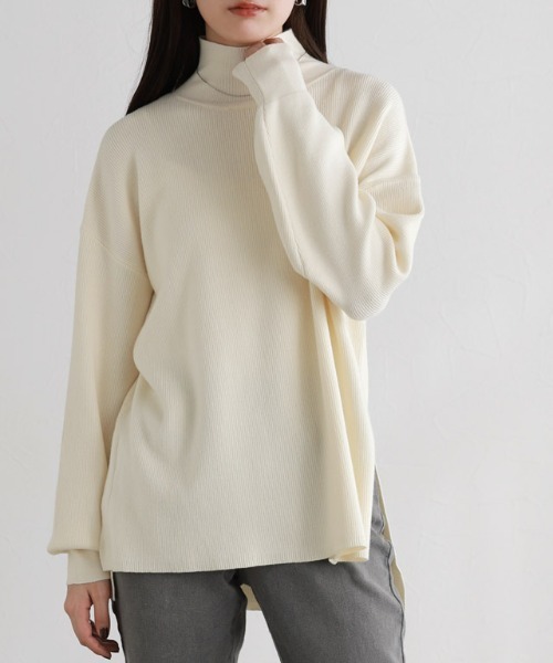 Pierrot（ピエロ）の「[吸湿発熱] ハイネックサイドスリットニット（ニット/セーター・レディース・ブラック系その他/杢グレー/アイボリー/グリーン系その他/ブラック/ホワイト×ブラック/ブルー系その他/ピンク・L/M）」の2枚目の写真