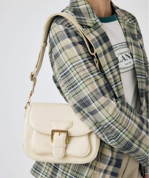 MOUSSY（マウジー）の「SADDLE SHOULDER BAG / サドルショルダーバッグ（ショルダーバッグ・レディース・ブラック/ホワイト・FREE）」の2枚目の写真