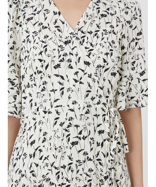 FRAY I.D(フレイアイディー)の「【00サイズあり】ヴィスコースプリントカシュクールワンピース(ワンピース・レディース・アイボリー/グリーン/レッド・00/1/0)」の8枚目の写真