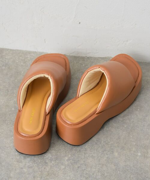 RETRO GIRL(レトロガール)の「厚底パテッドサンダル(サンダル・レディース・ブラック/オフホワイト/キャメル・MEDIUM/LARGE)」の12枚目の写真