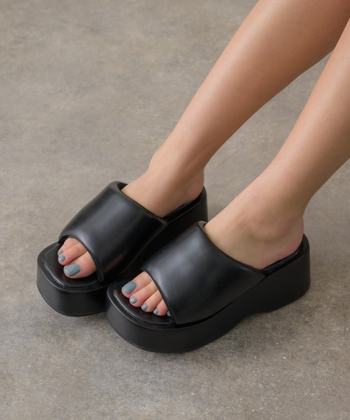 RETRO GIRL(レトロガール)の「厚底パテッドサンダル(サンダル・レディース・ブラック/オフホワイト/キャメル・MEDIUM/LARGE)」の3枚目の写真