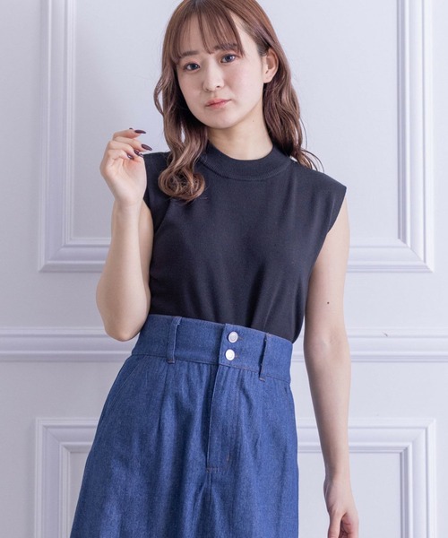 clear（クリア）の「ミラノリブノースリニットトップス≪2024SS新作≫（ニット/セーター・レディース・オフホワイト/ブルー/グレイッシュベージュ/ブラック/レッド/ピンク・F）」の2枚目の写真