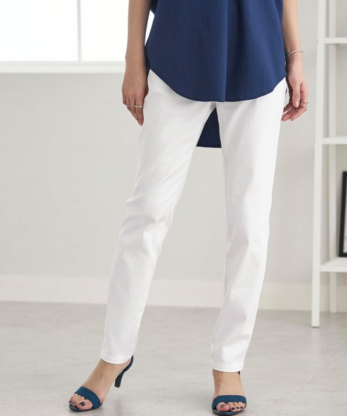 BELLUNA PLUS（ベルーナ）の「ヒンヤリ×サラリ綿サテンカラーパンツ股下６４ｃｍ（その他パンツ・レディース・イエロー系/エメラルド/パープル系/ライトグレー系/カーキ系/イエロー/ブラック/アイボリー/オフホワイト/ピンク/ミント・MEDIUM/SMALL/X-LARGE/LARGE）」の2枚目の写真