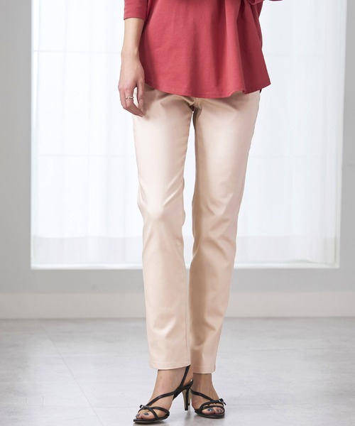 BELLUNA PLUS（ベルーナ）の「ヒンヤリ×サラリ綿サテンカラーパンツ股下６４ｃｍ（その他パンツ・レディース・イエロー系/エメラルド/パープル系/ライトグレー系/カーキ系/イエロー/ブラック/アイボリー/オフホワイト/ピンク/ミント・MEDIUM/SMALL/X-LARGE/LARGE）」の3枚目の写真