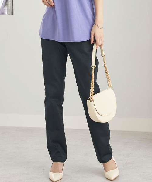 BELLUNA PLUS（ベルーナ）の「ヒンヤリ×サラリ綿サテンカラーパンツ股下６４ｃｍ（その他パンツ・レディース・イエロー系/エメラルド/パープル系/ライトグレー系/カーキ系/イエロー/ブラック/アイボリー/オフホワイト/ピンク/ミント・MEDIUM/SMALL/X-LARGE/LARGE）」の4枚目の写真